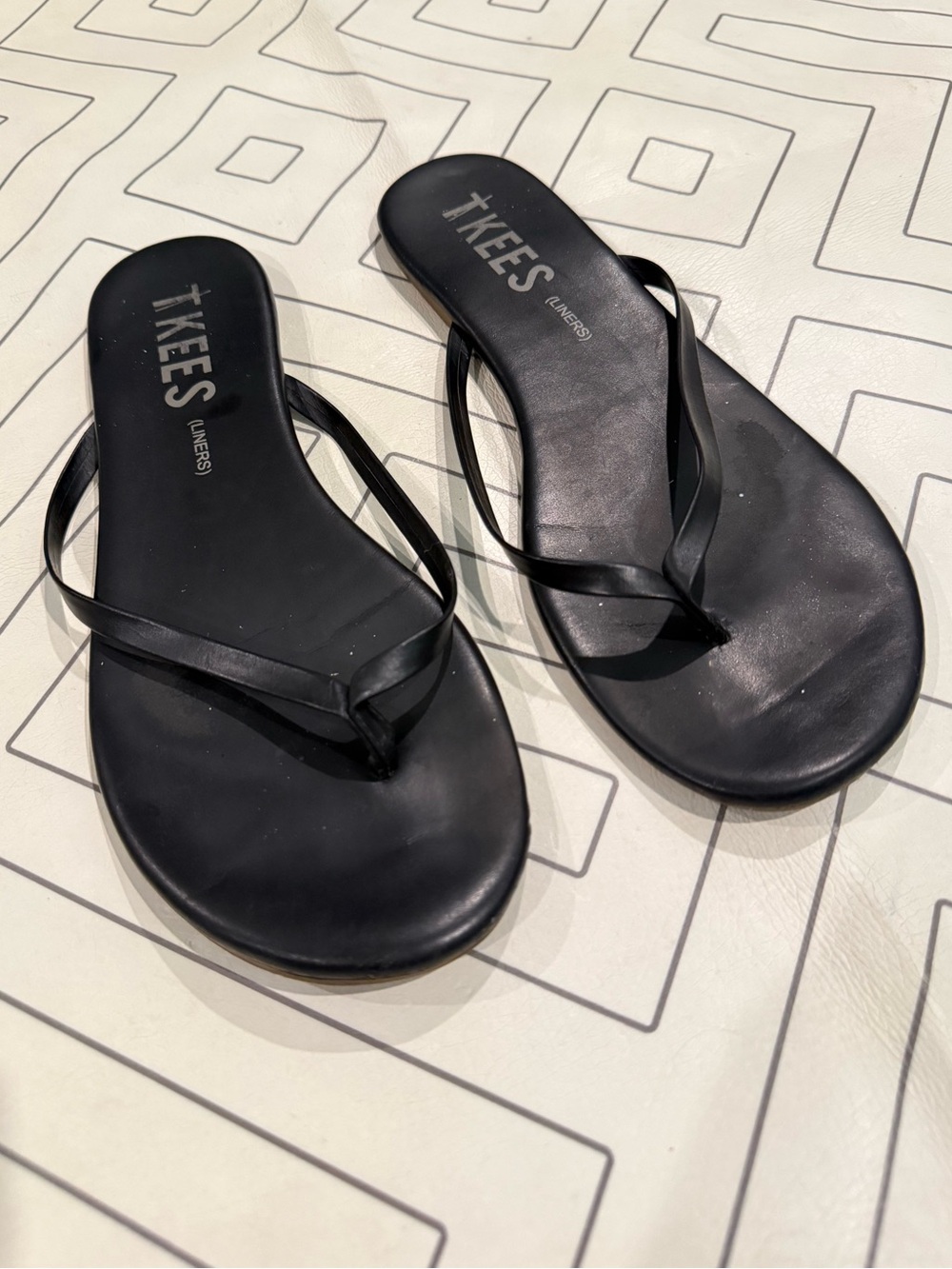 TKEES Liners Black Sandals - Picture 4 of 12